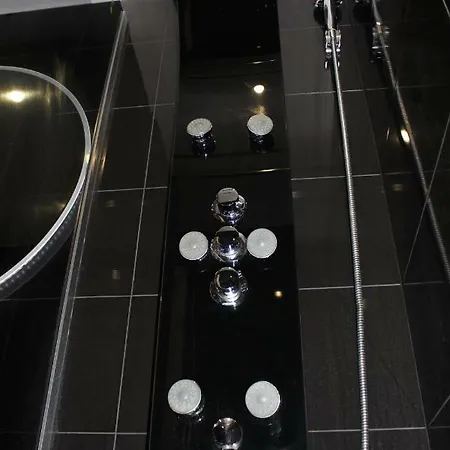 Apartamento Privatif Spa, Jacuzzi , Wifi, Netflix Estrasburgo