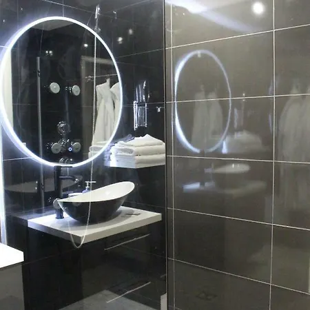 Apartamento Privatif Spa, Jacuzzi , Wifi, Netflix Estrasburgo